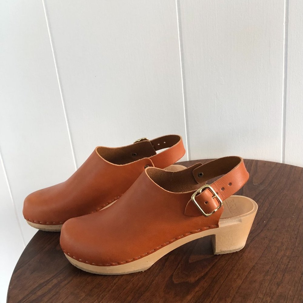 Bryr Clogs Suzie Closed Toe